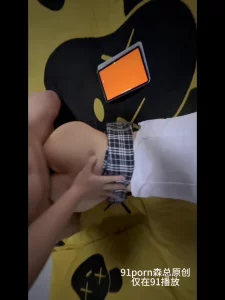 学院风幼师母狗喜欢被打耳光明明是少妇却比少女还敏感（已成年）