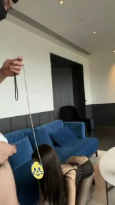 狗链牵着母狗口交