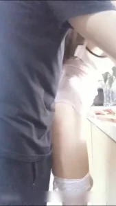 （出资元 看简界）厨房里爆操鹿少女小嫩逼